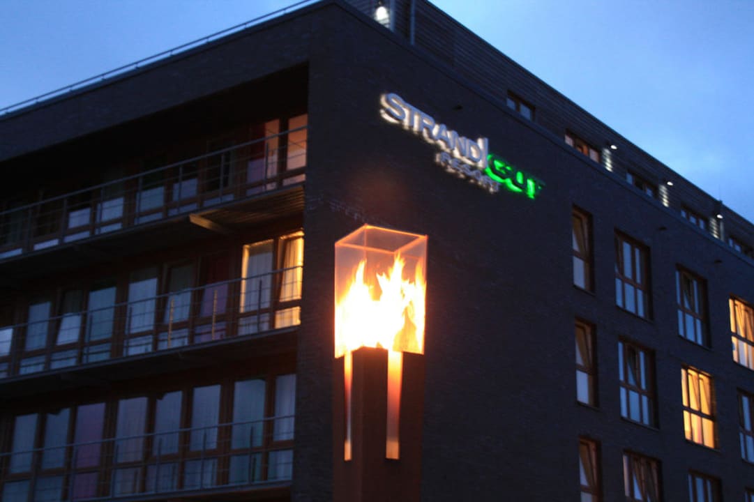 Gasfackeln an der Promenade Strandgut Resort