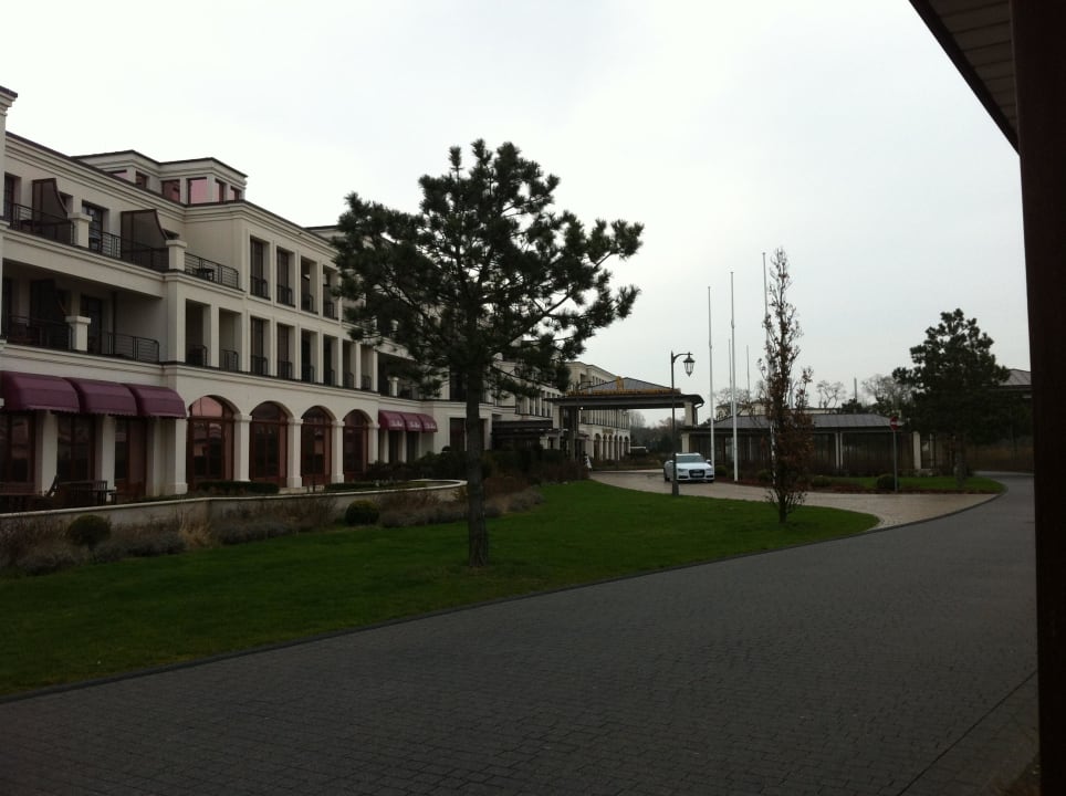 Eingang Vorderseite  Hotel Yachthafenresidenz Hohe Düne
