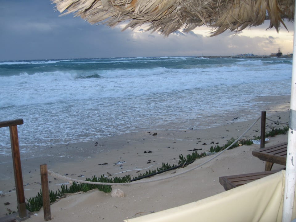 Strand bei Flut Hotel Grecian Bay