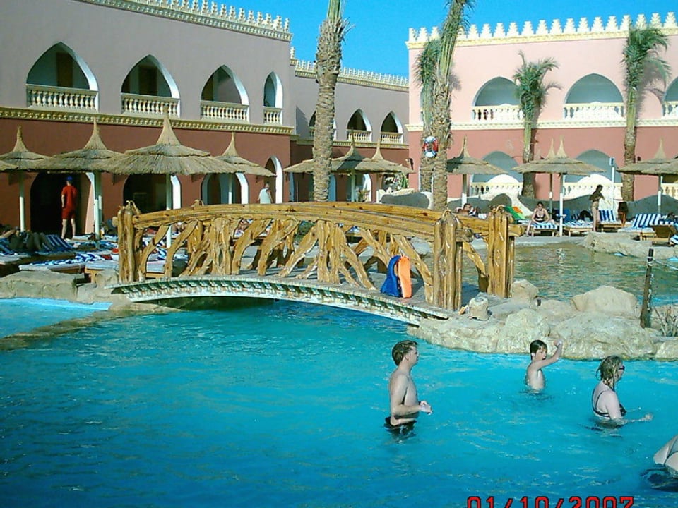 Poolanlage gehört zum vorherigen Bild Pickalbatros Alf Leila Wa Leila Resort - Neverland Hurghada
