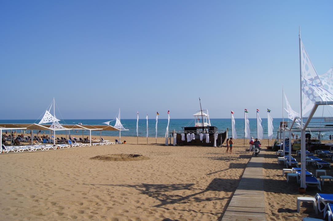 Beach Party Alba Resort Hotel