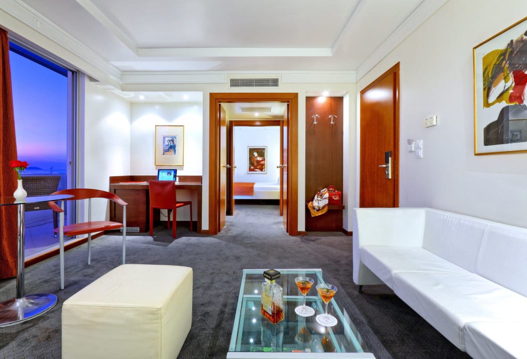 Executive Suite Atrion Hotel