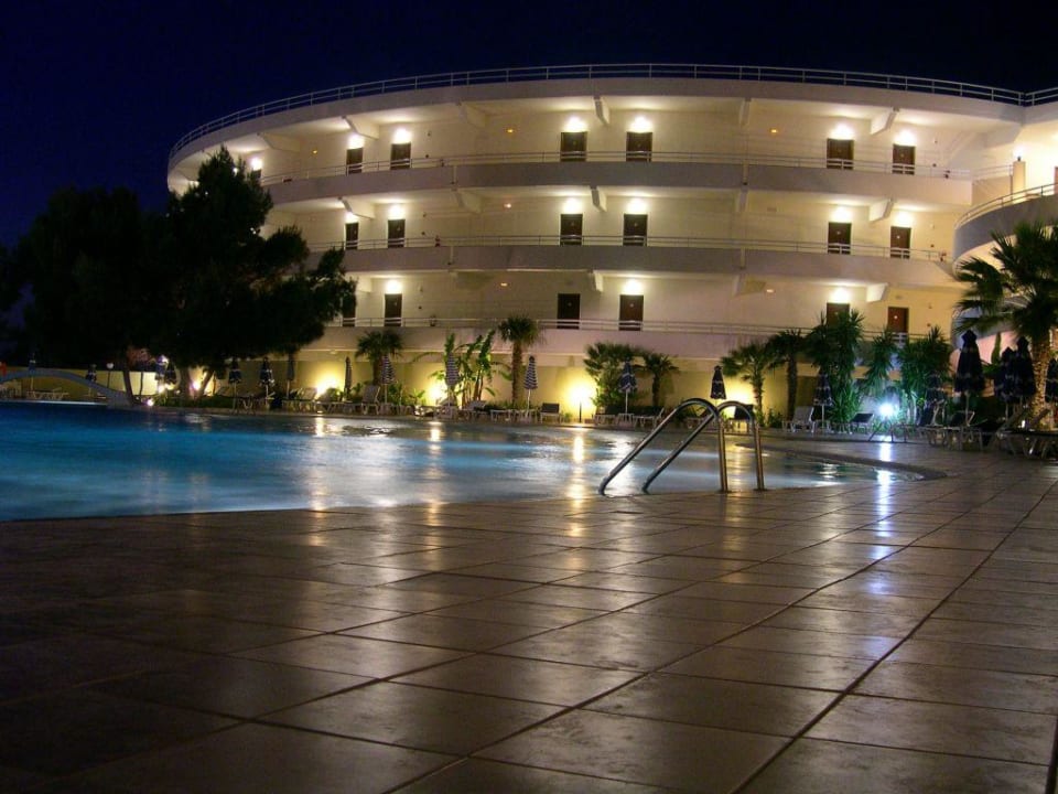 pool bei nacht Hotel Kalithea Mare Palace