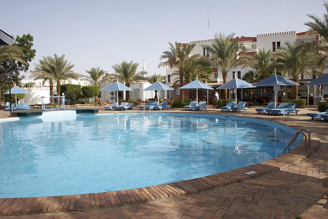 Pool mit Haupthaus Albatros Sharm Resort