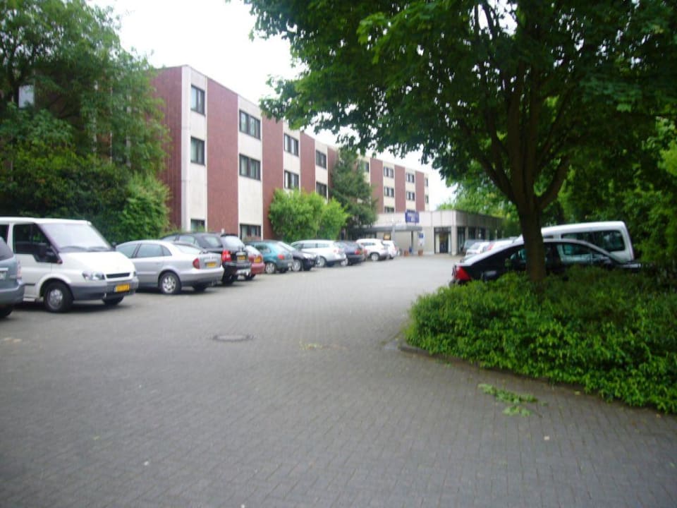 Parkplätze vor dem Hotel Montana Parkhotel Marl