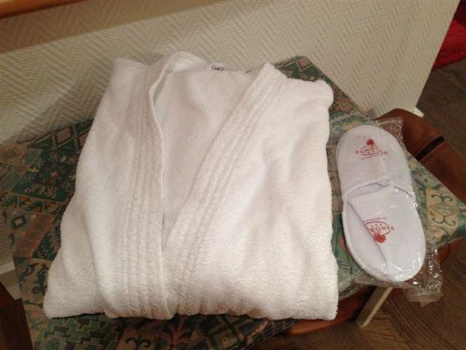 Flauschiger Bademantel und Schlappen PANORAMA Hotel Heimbuchenthal