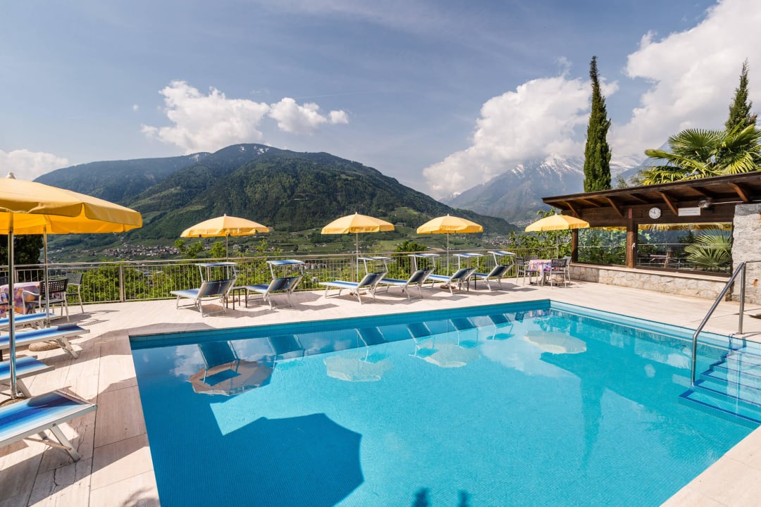 Blick vom Freibad Richtung Vingschau Hotel Bellevue