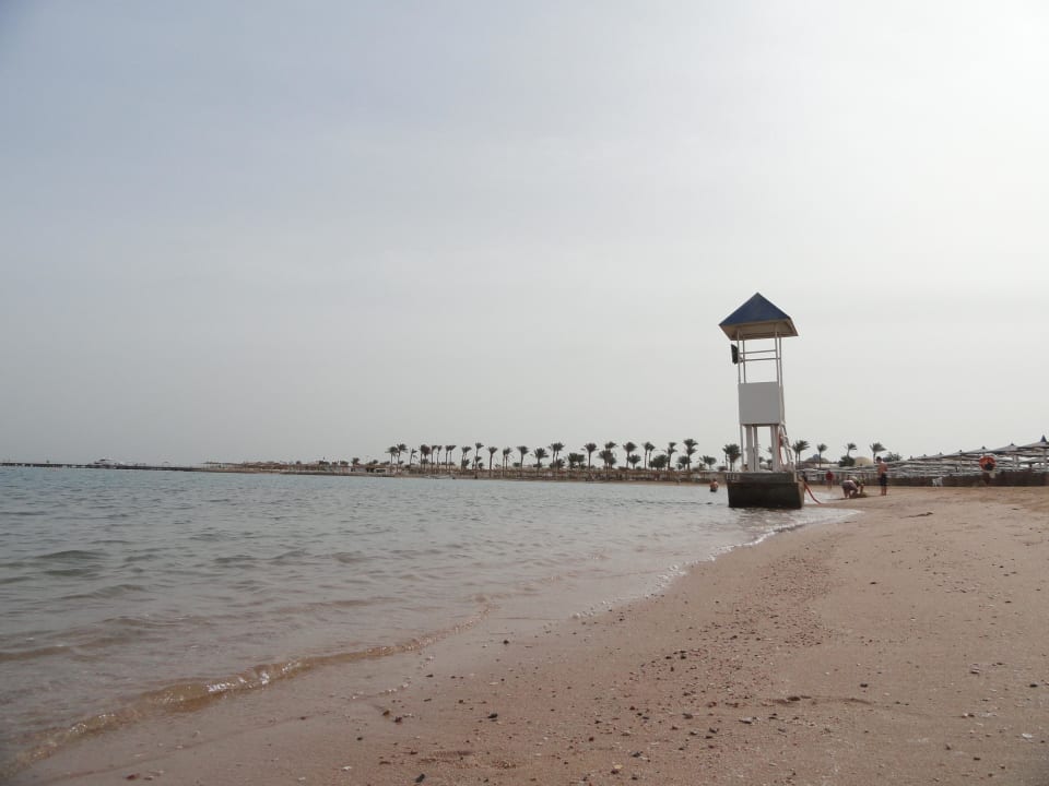 Turm am Hoteleigenen Strand Pickalbatros Dana Beach Resort - Hurghada
