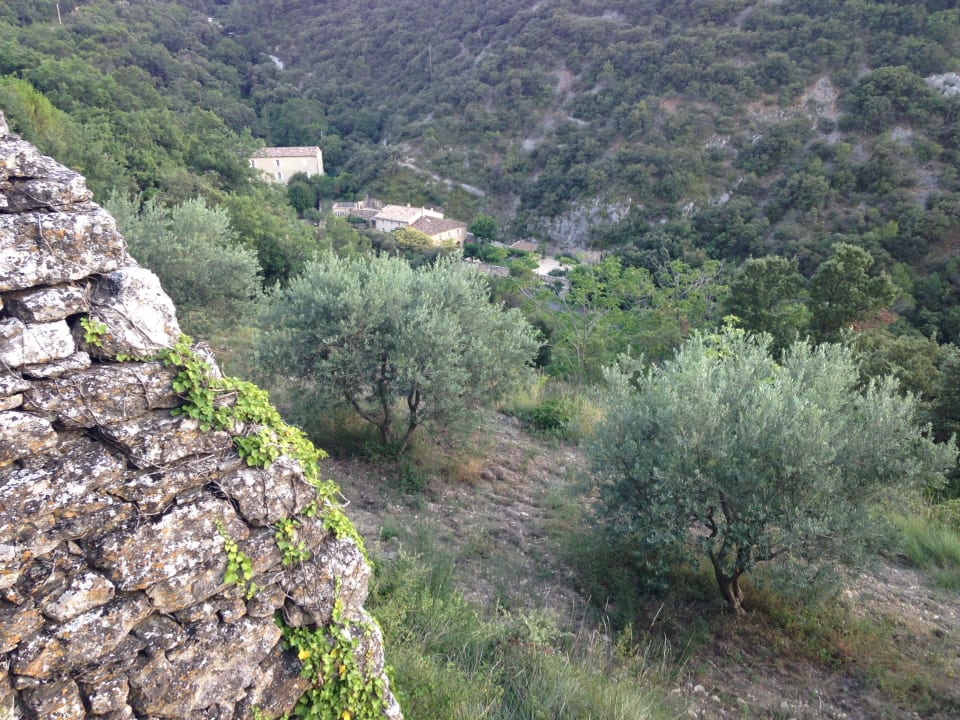Oberhalb des Hotels Hotel La Bergerie St. Gens