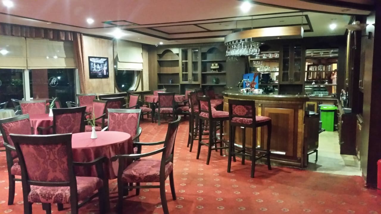 Der englische Pub Royal Atlantis Beach Hotel