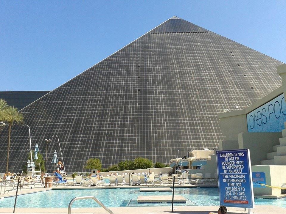 Oasis Pool Luxor Hotel & Casino