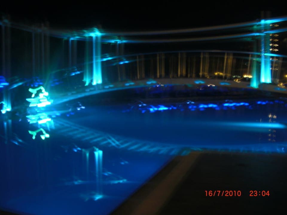 Bei Nacht Saturn Palace Resort Hotel