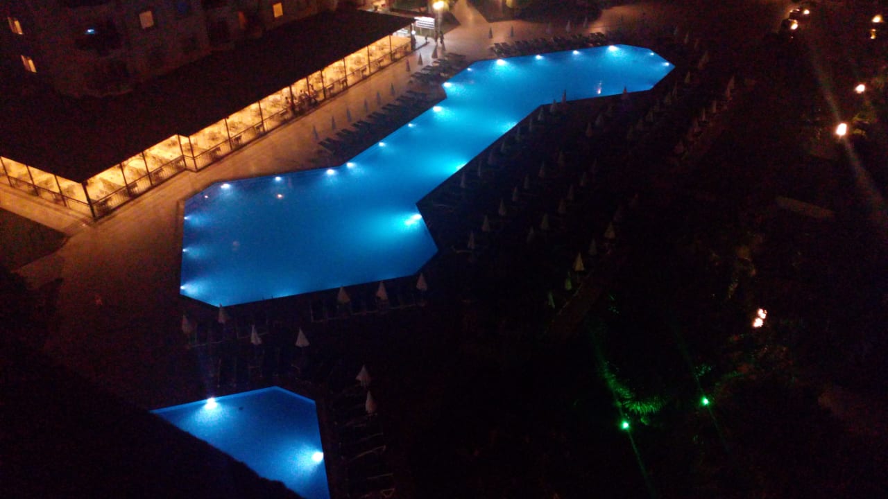 Pool Hotel Royal Garden Beach