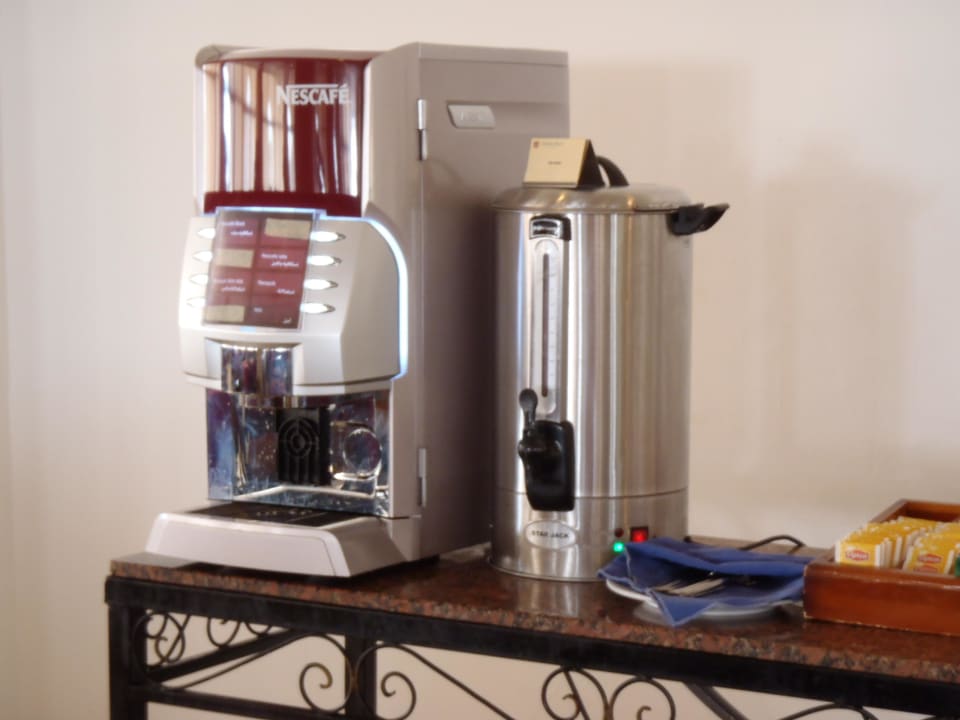 Nescafe Automat mit diversen Kaffeesorten Hotel Gorgonia Beach Resort