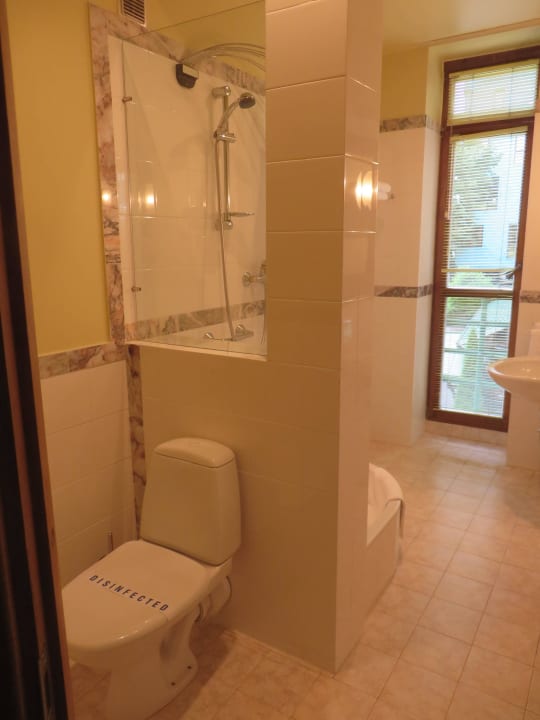 Bad mit Dusche - Zimmer 210 Best Western Santakos Hotel