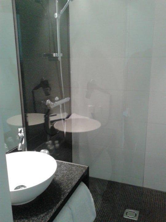 Bad - Standard Doppelzimmer Motel One Wien Westbahnhof