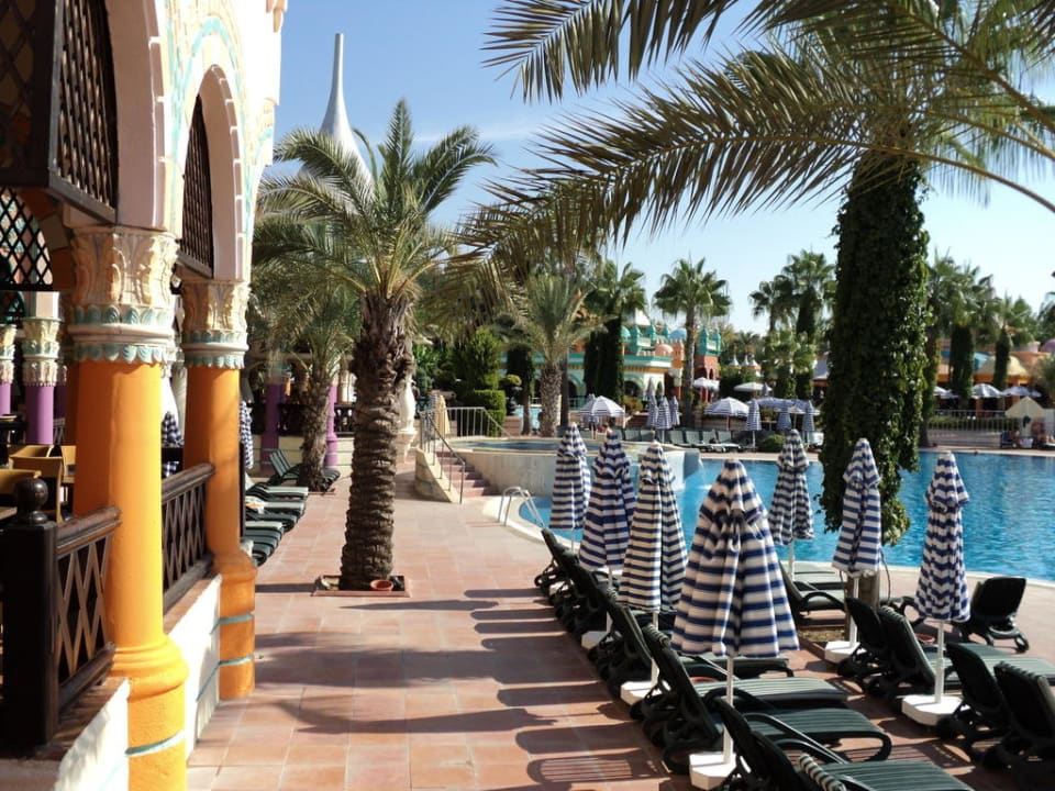 Pool am Hauptrestaurant Kamelya Aishen Club