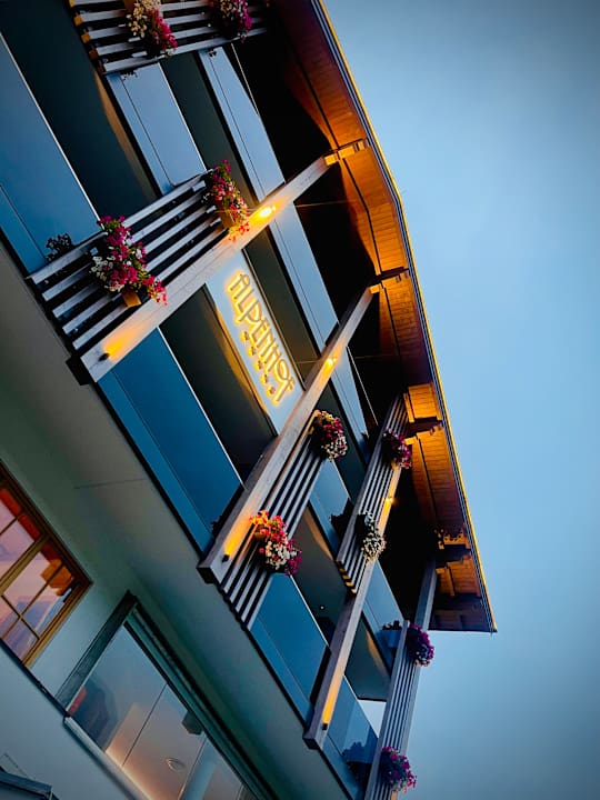 Außenansicht Hotel Alpenhof