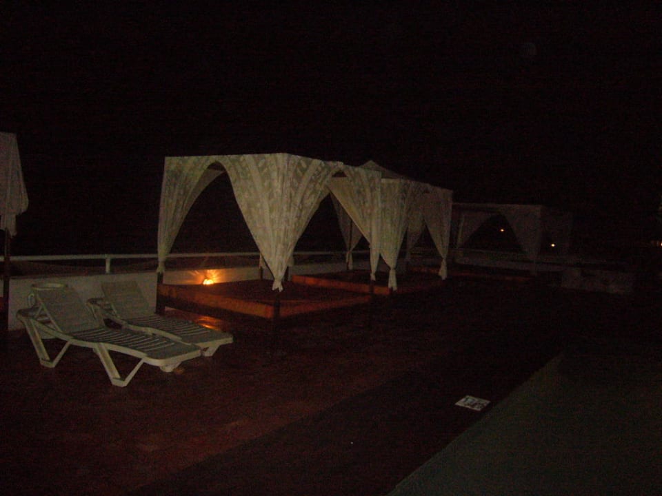 Unsere Poolliege Hotel Henry Village