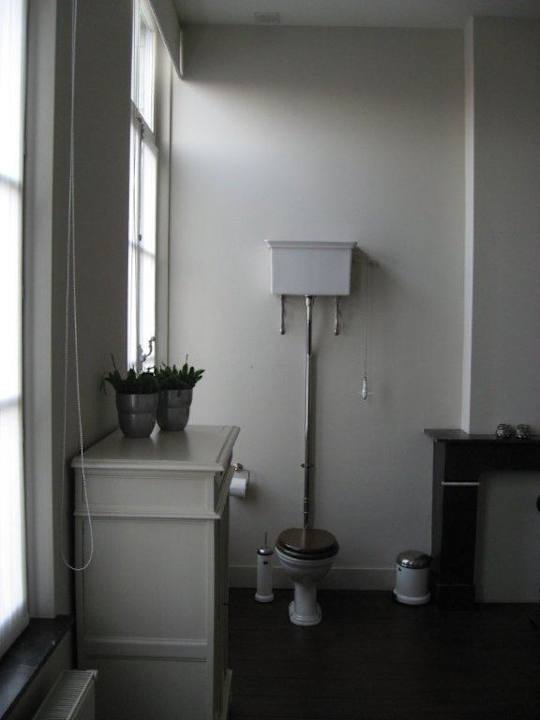 Bad Hotel Dusk till dawn - The red spot