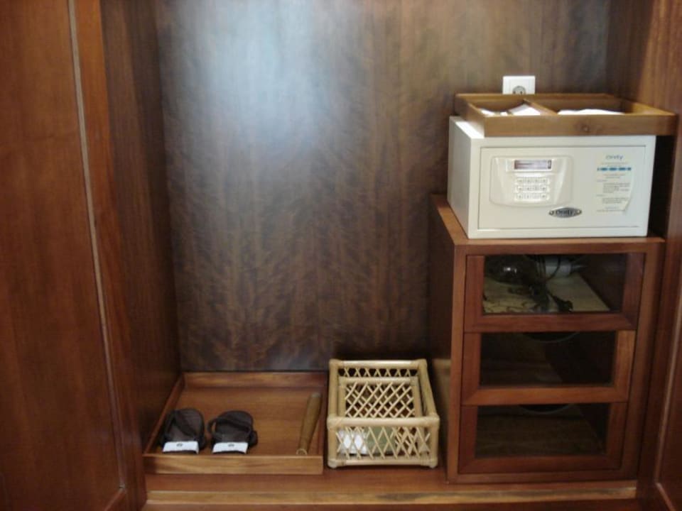 Schrank The Laguna A Luxury Collection Resort & Spa