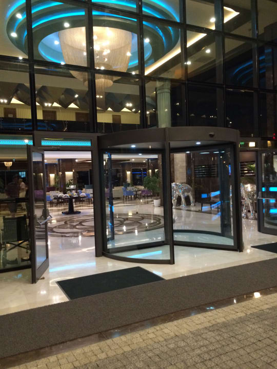 Eingang zum Hotel Luna Blanca Resort & Spa