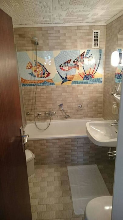Schickes Bad mit Mosaik Hotel Alfa Zentrum