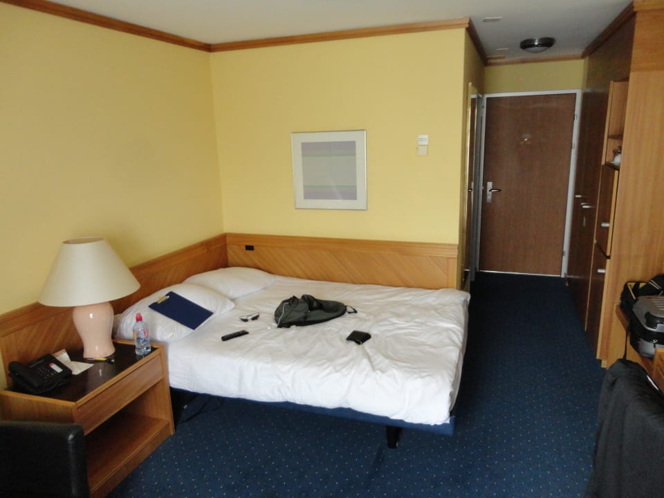 Zimmer 4008 Hotel Stay at Zurich Airport