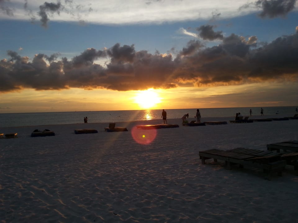 Sonnenuntergang Hotel Dolphin Beach Resort