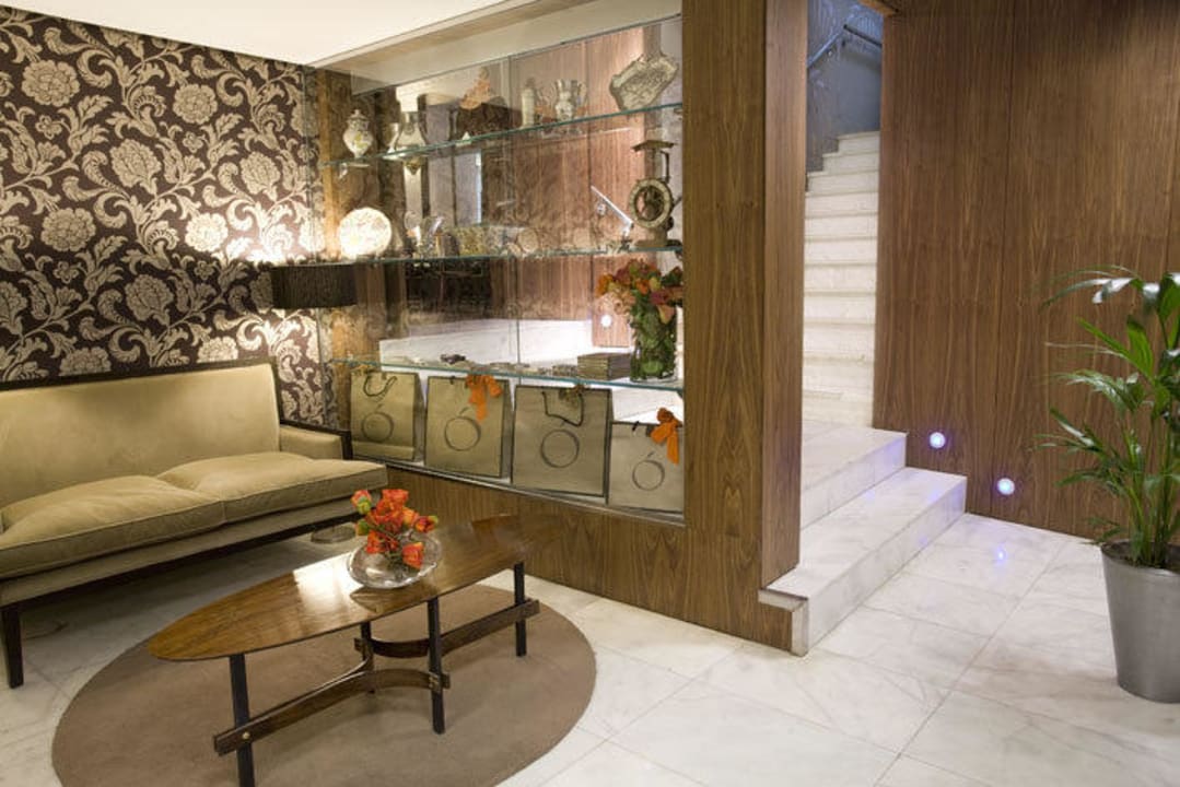 Reception Hotel Opera