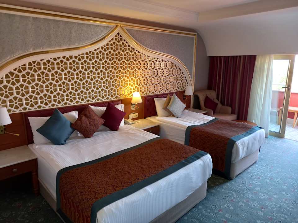 Zimmer Royal Taj Mahal Hotel