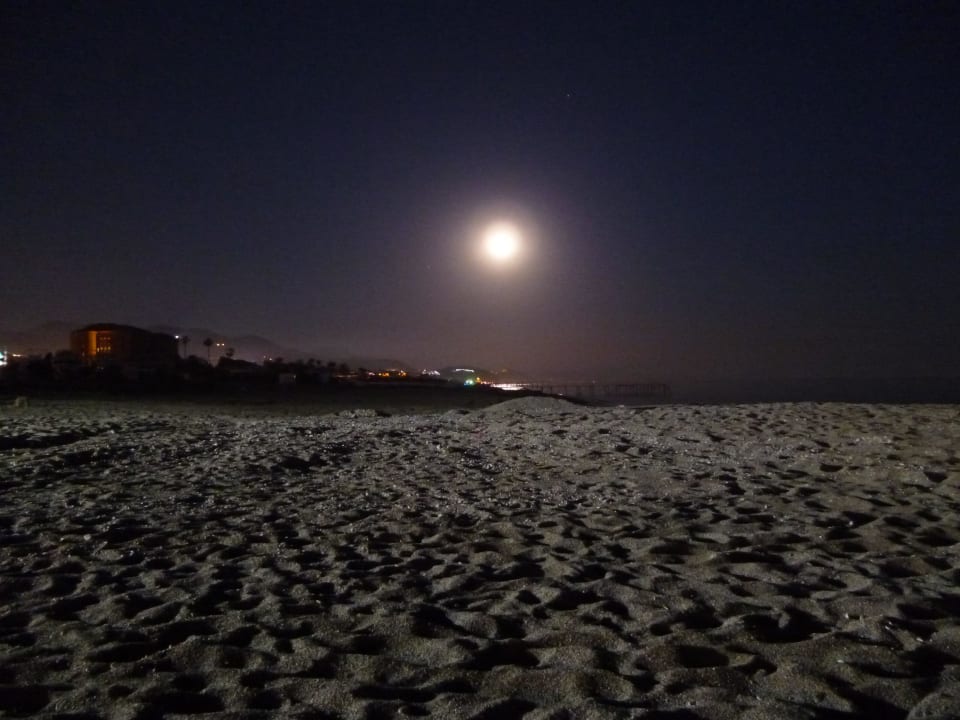 Vollmond über dem Strand Hotel Yetkin