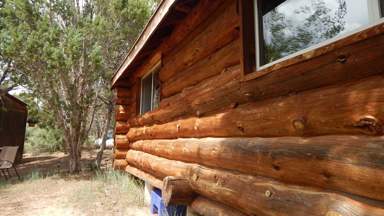 Außenansicht Abajo Haven Guest Cabins