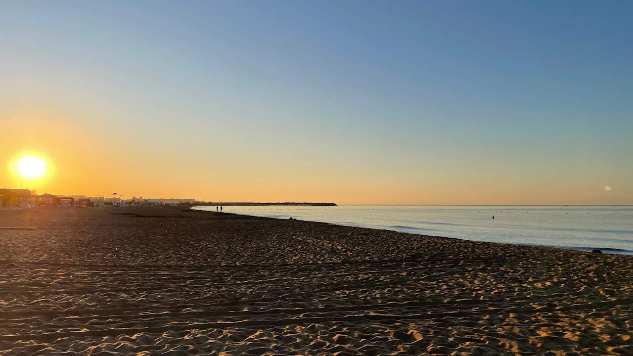 Strand Kamelya Aishen Club