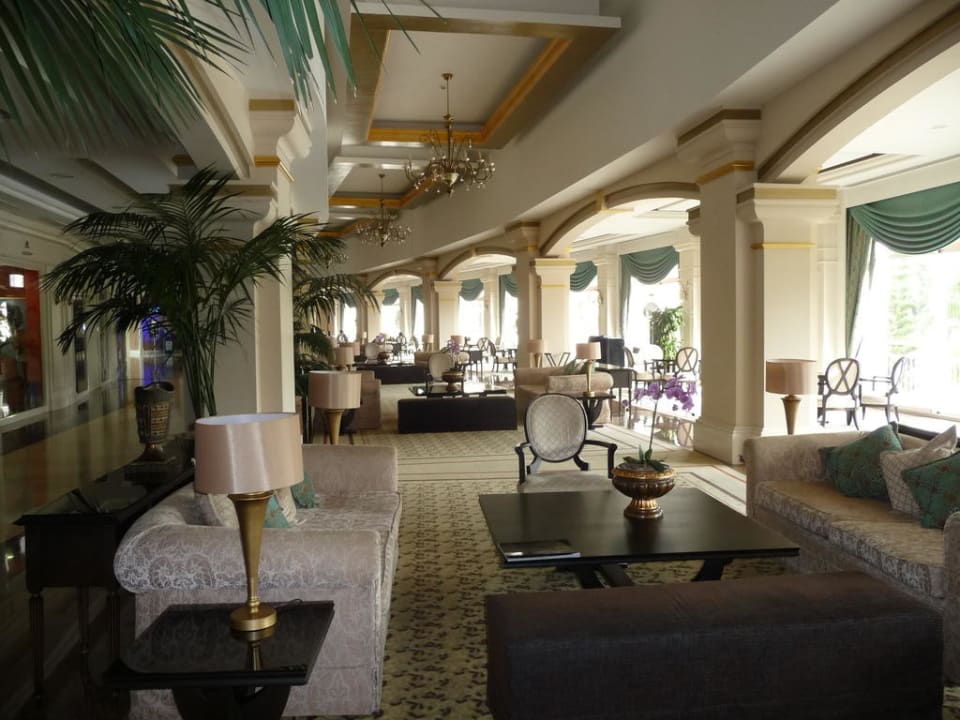 Einer von zwei Lobbybereichen Rixos Premium Tekirova