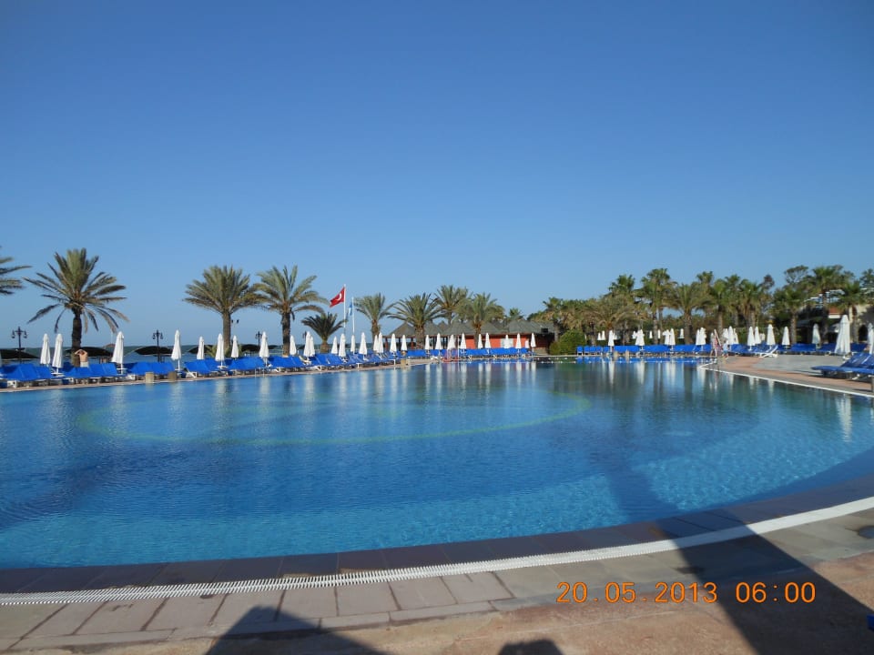 Blick von der Pool-Bar Papillon Belvil