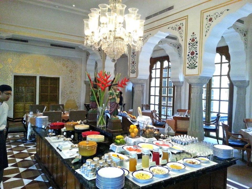 Frühstück im Surya Mahal Hotel The Oberoi Rajvilas