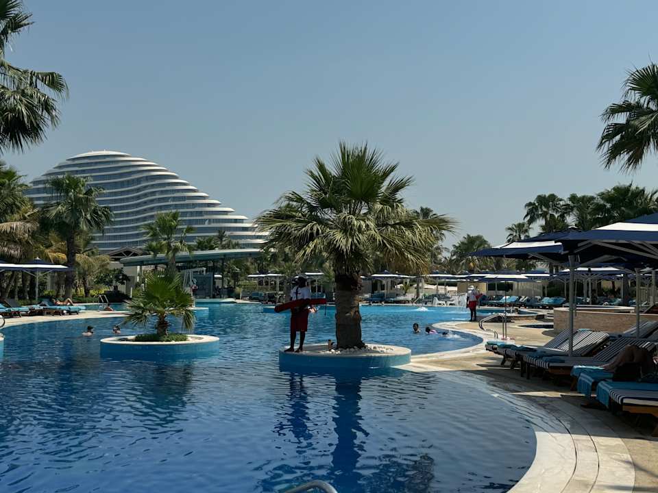 Pool Jumeirah Beach Hotel