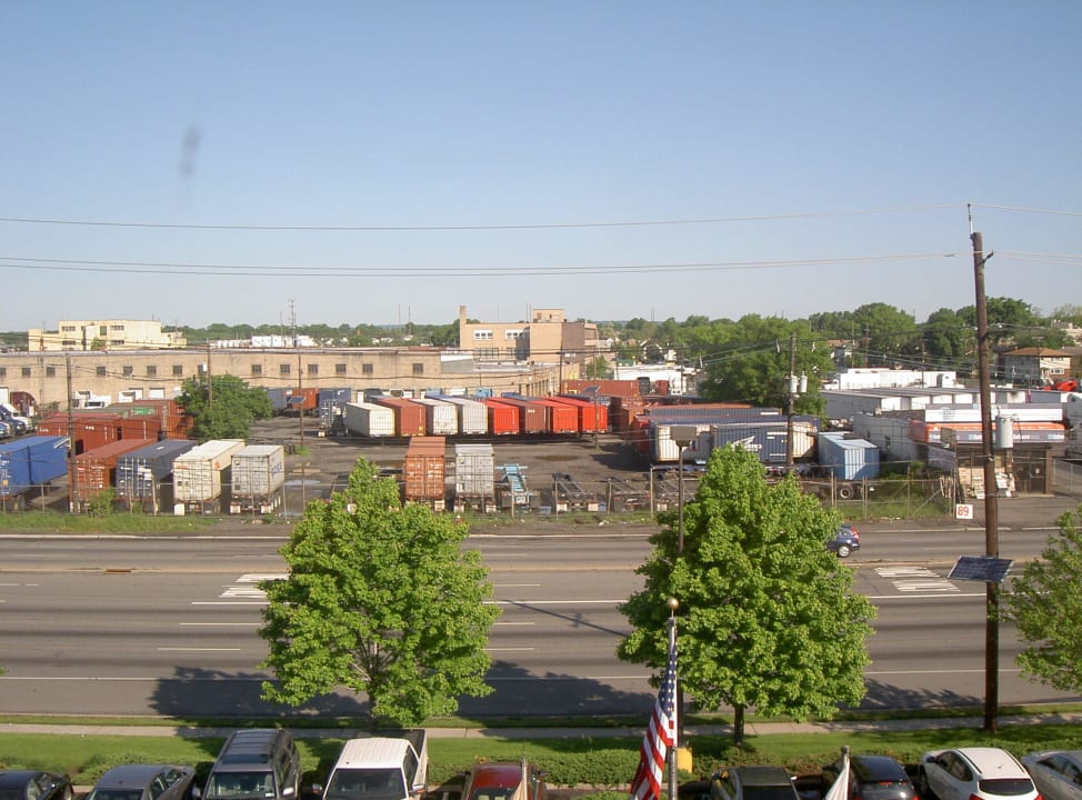 Hauptstraße, Blick aus Fenster Hotel Hampton Inn Linden