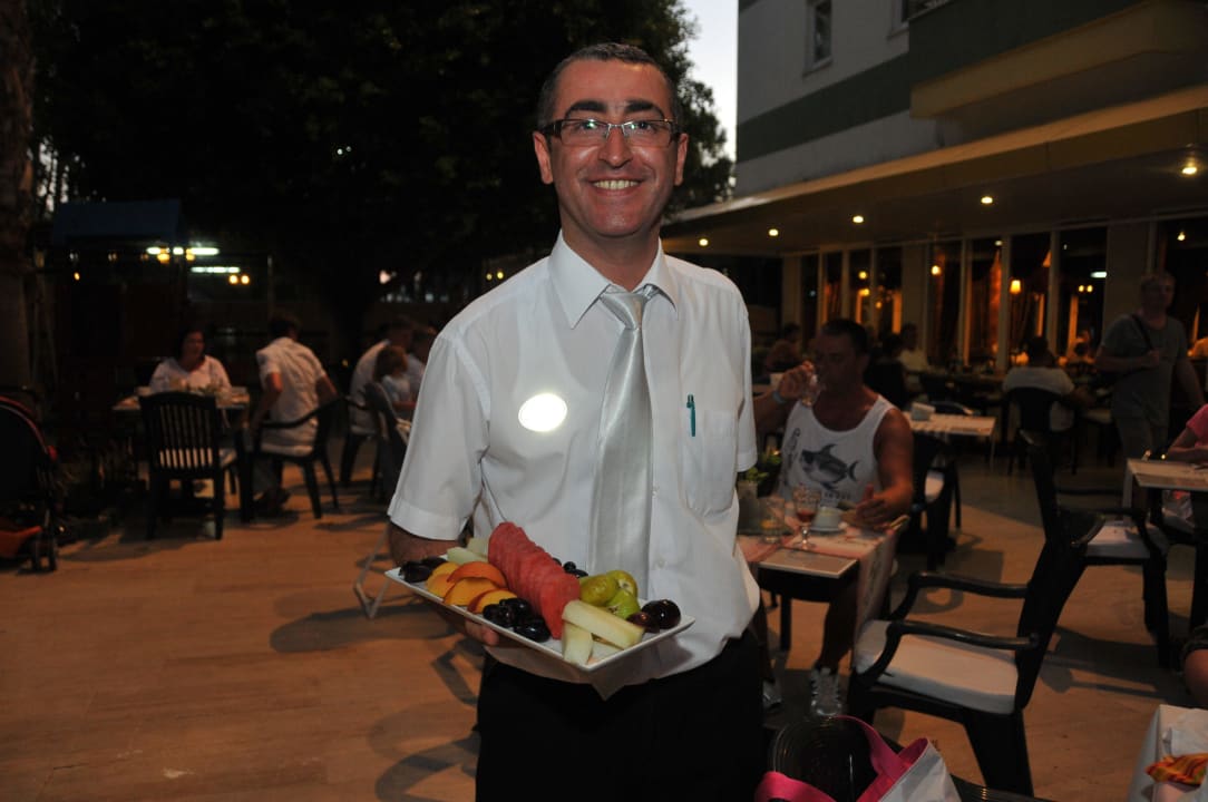 Mesut Duman bringt Köstlichkeiten Botanik Hotel & Resort