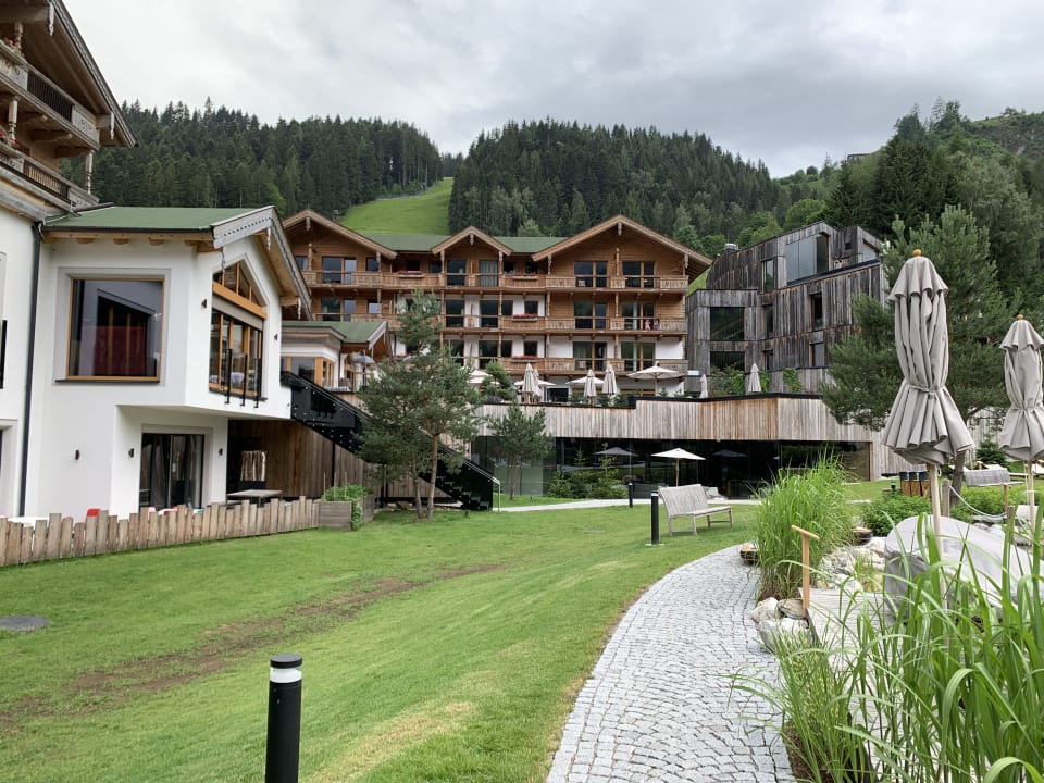 Außenansicht Naturhotel Forsthofgut