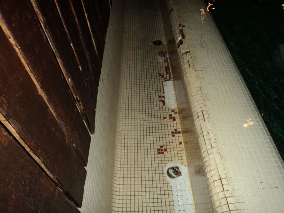 Vergammelter Poolbereich DORMERO Hotel Freudenstadt