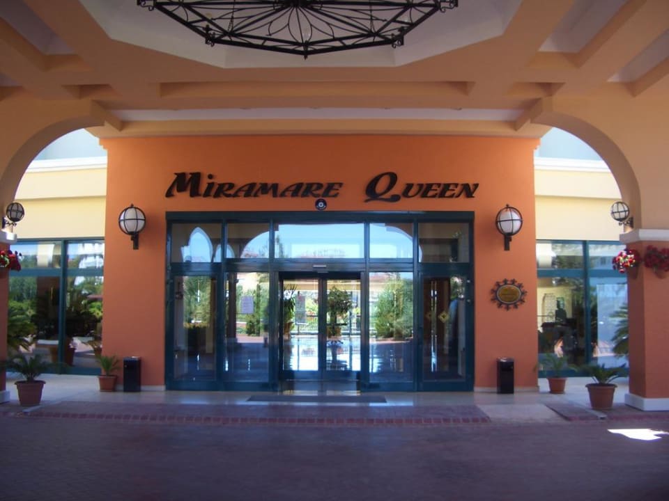 Hotel Eingang Miramare Queen Hotel