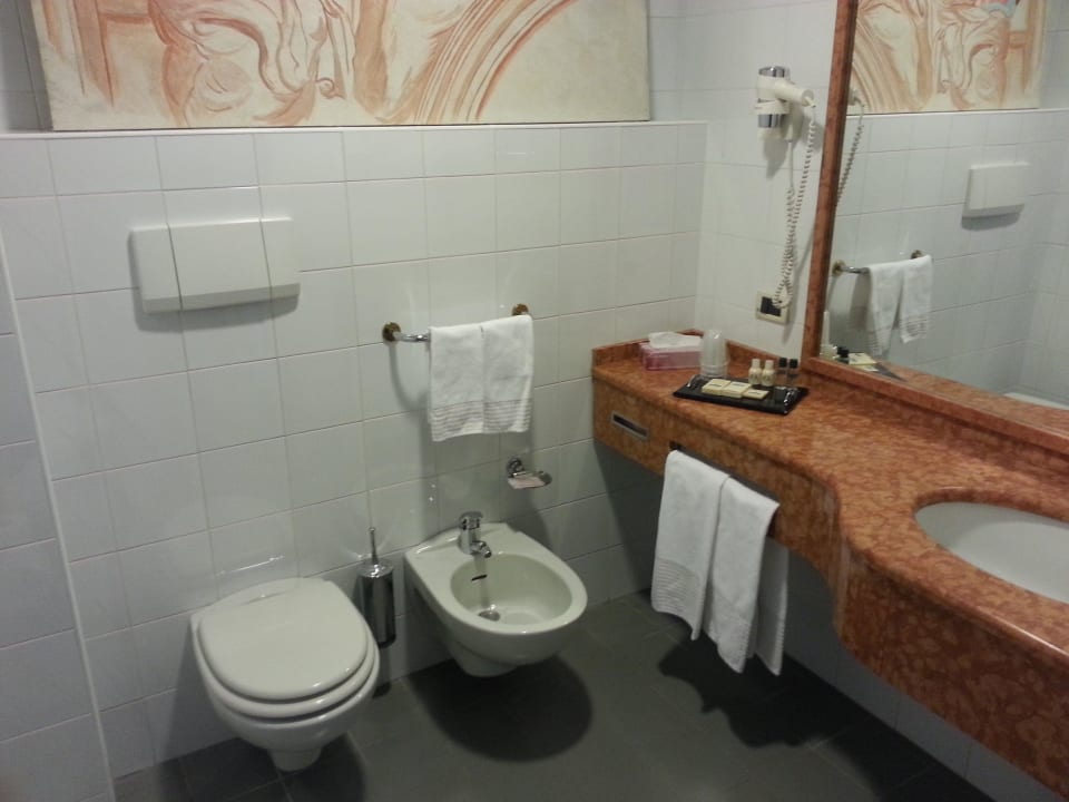 Bagno camera 2 Hotel Albergo Della Roccia