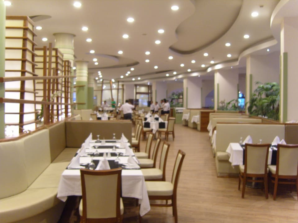 Speisesaal hell und freundlich VONRESORT Golden Coast