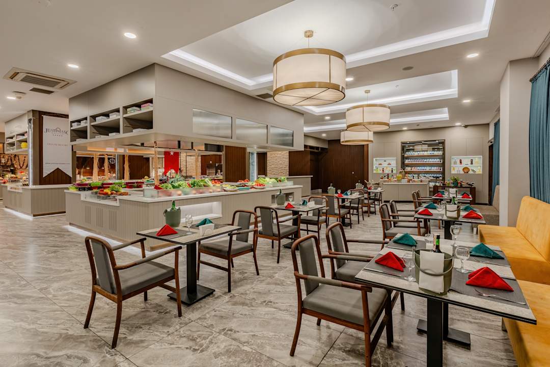 Gastro Justiniano Deluxe Resort