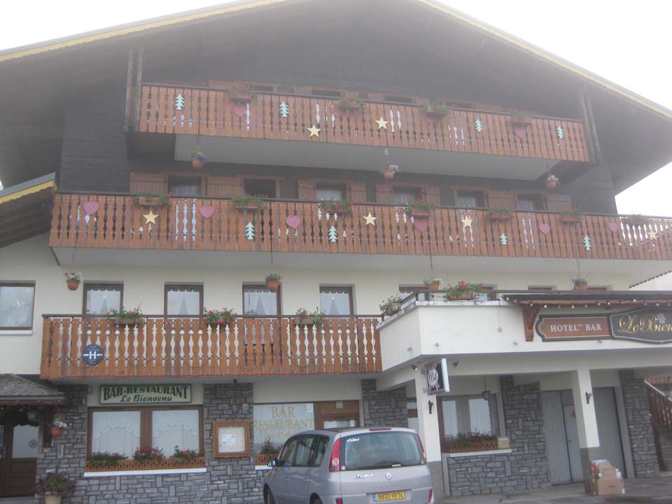 Eingang Hotel Bienvenu