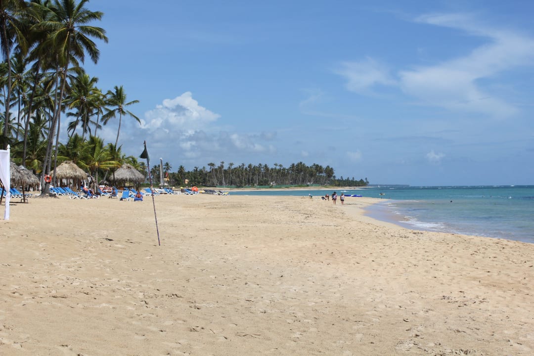 Am Strand entlang Wyndham Alltra Punta Cana