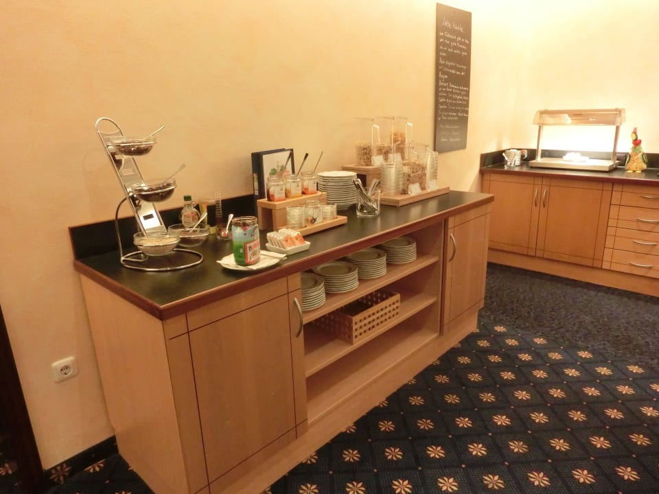 Ein Büffet Hotel Ludwig