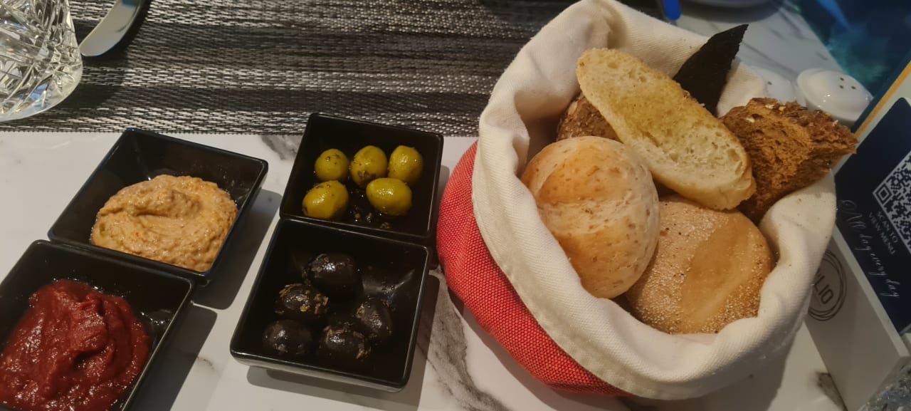 Gastro Rose Rayhaan by Rotana